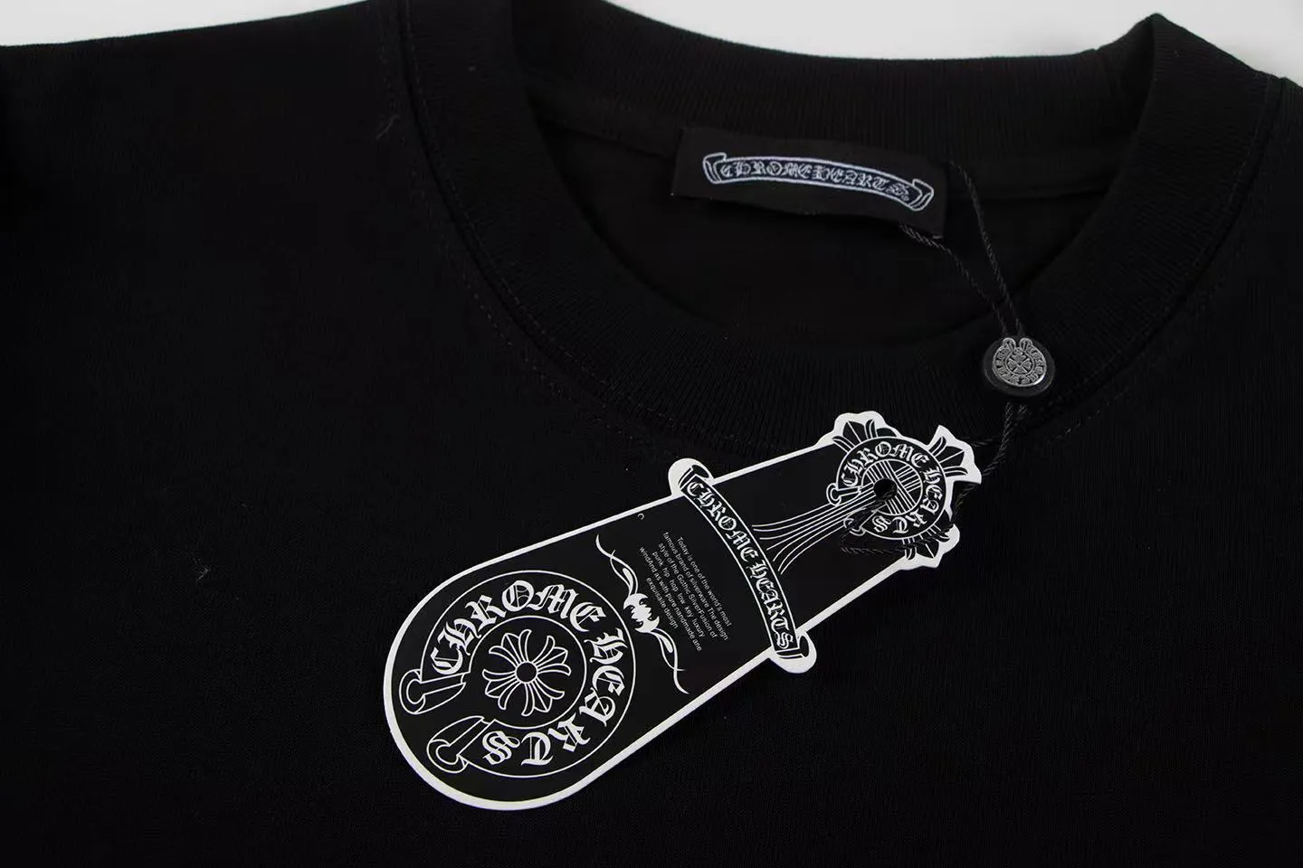 🅿️160 Style: 2025 new Croix Heart short-sleeved T-shirt Material: High version 300g double yarn combed cotton Size: S～XL Color: Black Style number: Z005